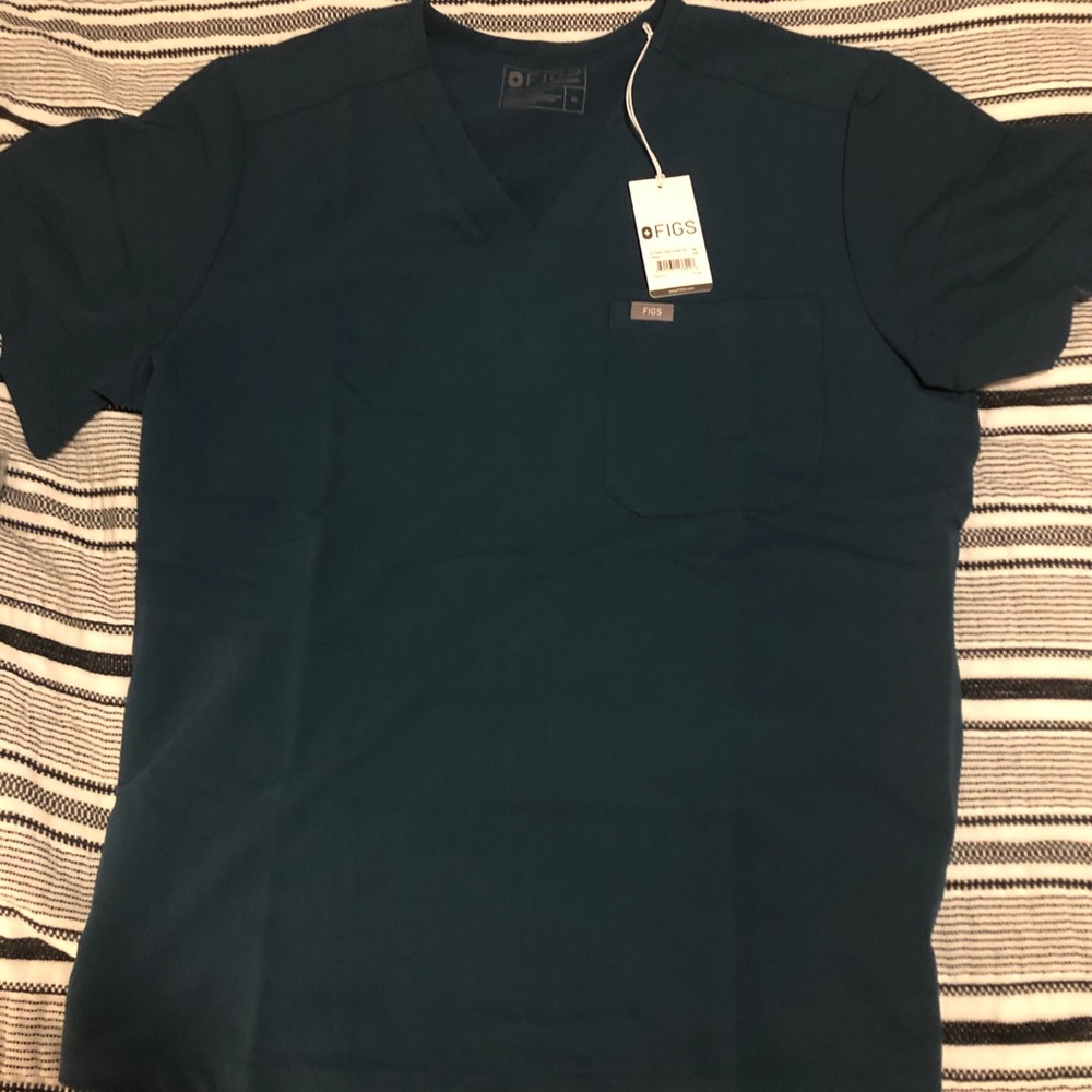 FIGS NWT Men’s Caribbean Blue Scrub Top